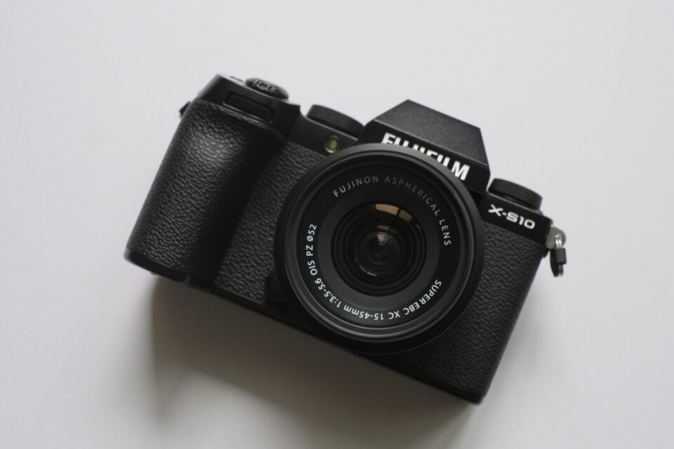 カメラ【新品未開封】FUJIFILM X-S10 ボディ F C 富士フイルム